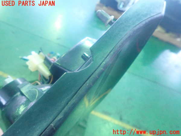 2UPJ-85371559]レガシィ B4(BE5)リアフィニッシャー 中古_m0003.jpg
