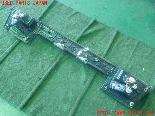 2UPJ-85371559]レガシィ B4(BE5)リアフィニッシャー 中古_m0004.jpg