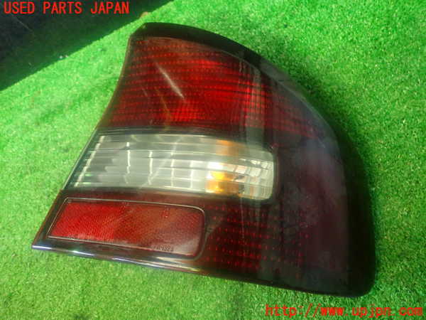2UPJ-85371530]レガシィ B4(BE5)右テールランプ 中古_m0001.jpg