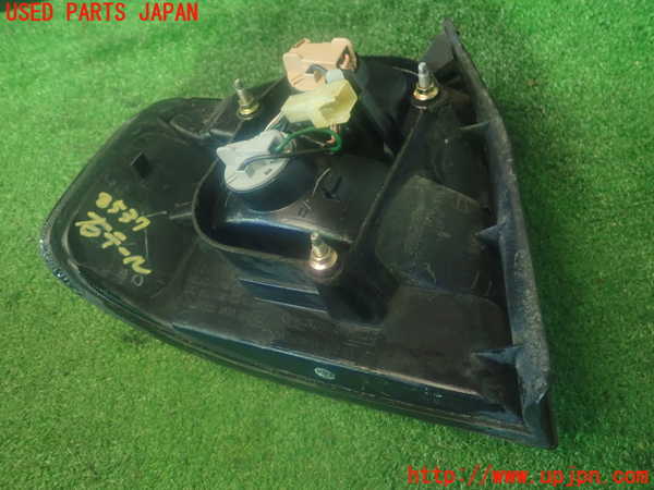 2UPJ-85371530]レガシィ B4(BE5)右テールランプ 中古_m0002.jpg