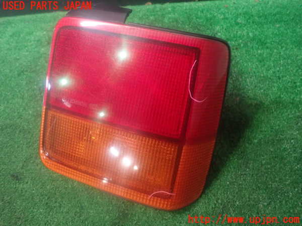 2UPJ-86411530]ラシーン(RFNB14)右テールランプ 中古_m0001.jpg
