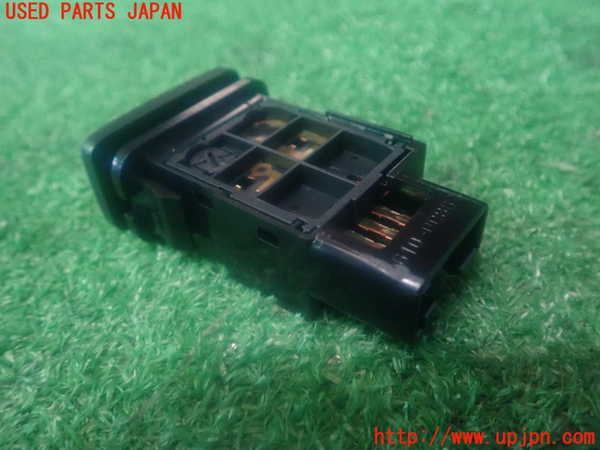 2UPJ-86506308]クラウン ハイブリッド(GWS204)スイッチ3 (フューエルリッドオープナー) 中古_m0002.jpg