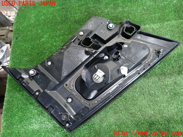 1UPJ-86591550]ヴェルファイア(GGH30W)右リアフィニッシャー 中古_m0002.jpg