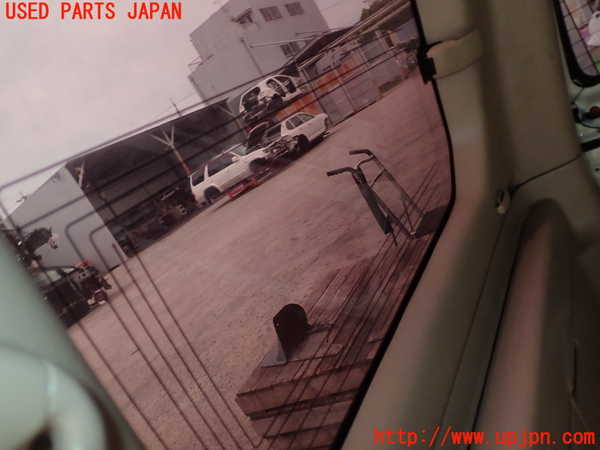 5UPJ-88181380]ランクル100系(UZJ100W)右クォーターガラス 中古
