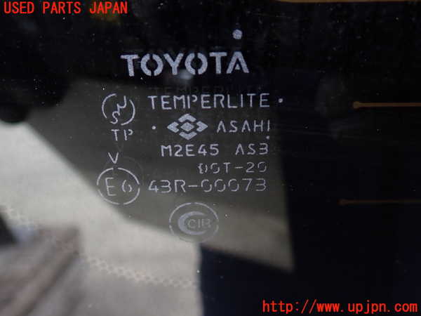 5UPJ-88181380]ランクル100系(UZJ100W)右クォーターガラス 中古