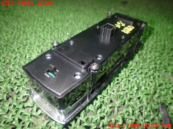1UPJ-88516240]ベンツ C200(204048)右前パワーウィンドウスイッチ 中古_m0003.jpg