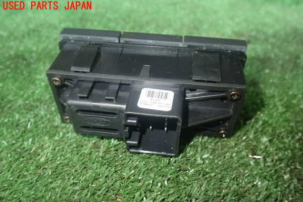 1UPJ-88816308]エクスプローラー スポーツトラック(1FMKU51)スイッチ3（ウィンドウヒーター） 中古_m0002.jpg