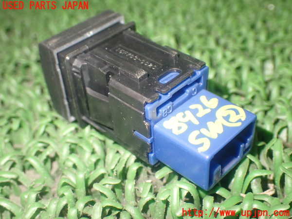 1UPJ-89266307]ヤリス(YARIS) クロス ハイブリッド(MXPJ10)スイッチ2 (ヘッドランプオート) 中古_m0003.jpg