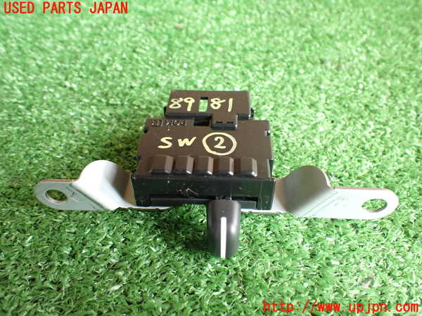 2UPJ-89816307]ハイエースバン200系(KDH206V)スイッチ2 (ファン調整レバー) 中古_m0001.jpg