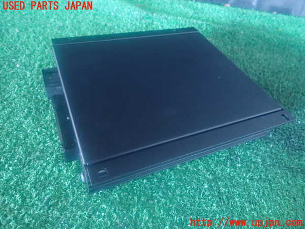 2UPJ-90226525]ポルシェ・ボクスター(986K) 左ハンドル　アンプ 純正 中古_m0002.jpg