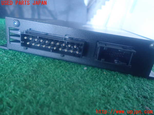2UPJ-90226525]ポルシェ・ボクスター(986K) 左ハンドル　アンプ 純正 中古_m0004.jpg
