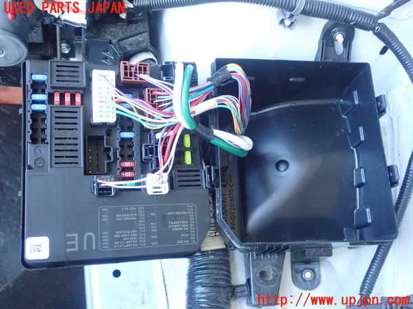 2UPJ-90926743]日産リーフ(ZE1)ヒューズボックス3 (エンジン