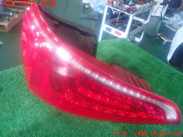 2UPJ-91541536]アウディ・Q5(8RCDNF)左テールランプ 中古_m0001.jpg