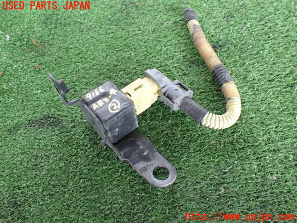 5UPJ-91666357]ランクル100系(UZJ100W)エアバッグセンサー2 中古