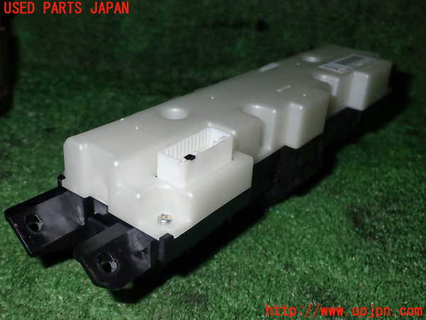 1UPJ-92016312]エルグランド(PE52)スイッチ7 (ナビ操作) 中古_m0003.jpg