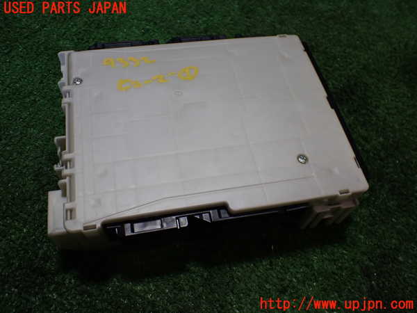 5UPJ-93326741]カローラ クロス ハイブリッド(ZVG11)ヒューズボックス1 (室内 助手席側) 中古_m0002.jpg