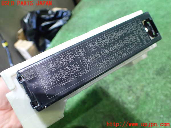 5UPJ-93326741]カローラ クロス ハイブリッド(ZVG11)ヒューズボックス1 (室内 助手席側) 中古_m0003.jpg