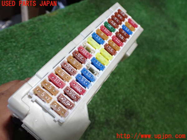 5UPJ-93326741]カローラ クロス ハイブリッド(ZVG11)ヒューズボックス1 (室内 助手席側) 中古_m0004.jpg
