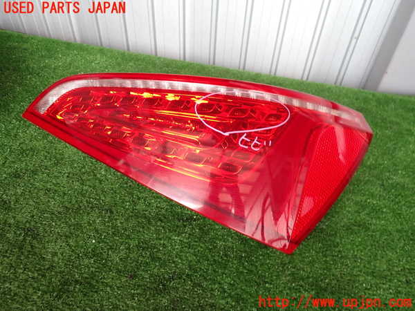 2UPJ-93381530]アウディ・Q5(8RCALF)右テールランプ 中古_m0001.jpg