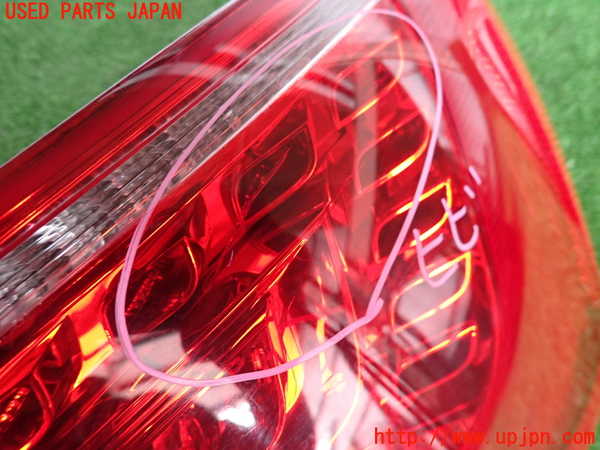 2UPJ-93381530]アウディ・Q5(8RCALF)右テールランプ 中古_m0002.jpg