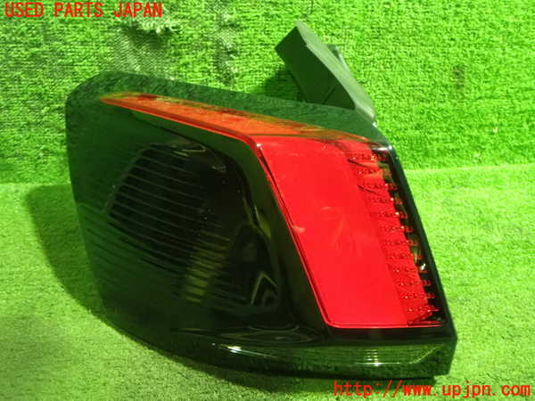 1UPJ-93461536]プジョー3008(P84AH01)左テールランプ 中古_m0001.jpg