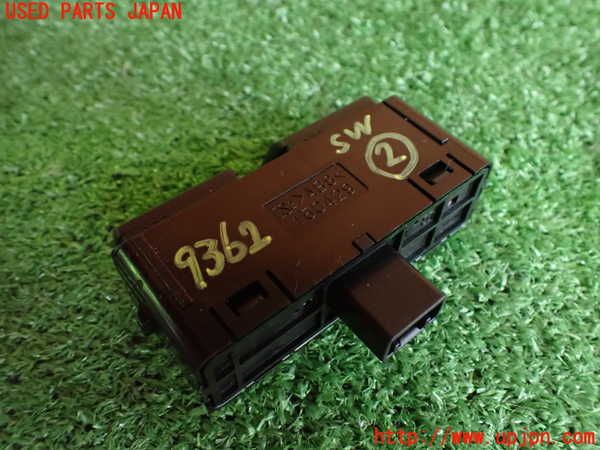 2UPJ-93626307]レクサス・HS250h(ANF10)スイッチ2 (トランク　フューエルオープナー) 中古_m0002.jpg