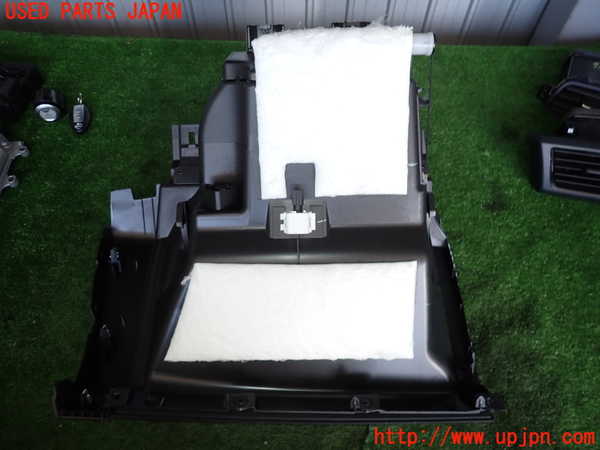 2UPJ-93827516]日産リーフ(ZE1)グローブボックス1 中古 の商品