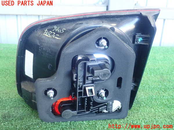 2UPJ-94051552]VW トゥアレグ(7LBHKS)左リアフィニッシャー 中古_m0002.jpg
