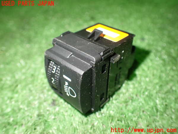 1UPJ-94856306]カローラ クロス ハイブリッド(ZVG11)スイッチ1 (ヘッドランプレベリング) 中古_m0002.jpg
