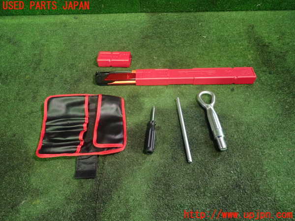1UPJ-94927805]BMW 218d グランツアラー(2E20 F46)車載工具 中古_m0001.jpg