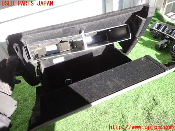 2UPJ-95087516]ベントレー・コンチネンタル・フライング・スパー(BSBEB-) 左ハンドル車 グローブボックス1 中古_m0003.jpg
