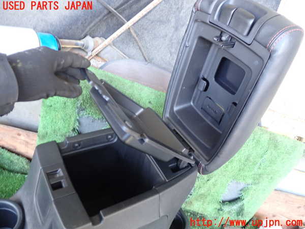 1UPJ-95127540]ジープラングラー アンリミテッド(JK36LR)センターコンソール 中古_m0002.jpg