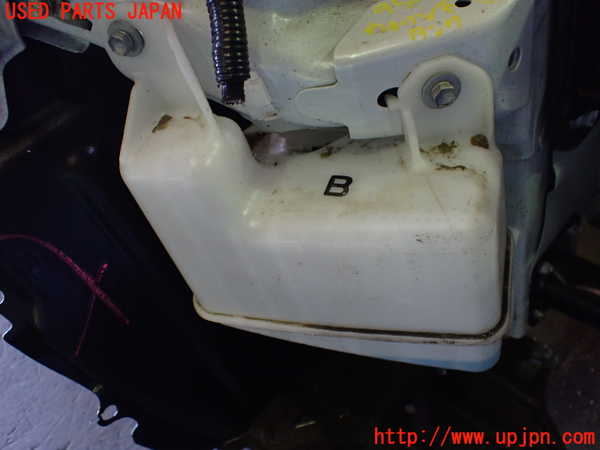 1UPJ-95166791]C-HRハイブリッド(ZYX11)ウォッシャータンク1