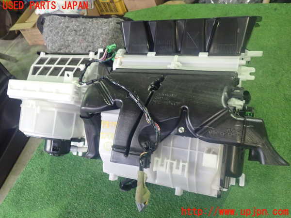 2UPJ-95776081]アウトランダーPHEV(GG2W)エバポレーター1 中古