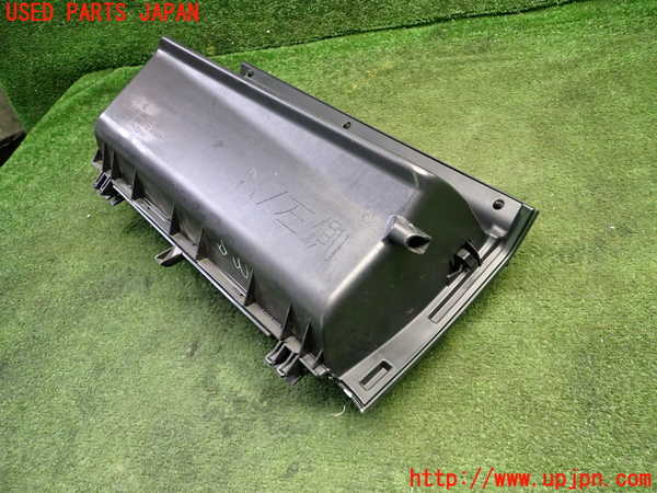 5UPJ-95987516]ハイエースバン200系(KDH206V)グローブボックス1 中古