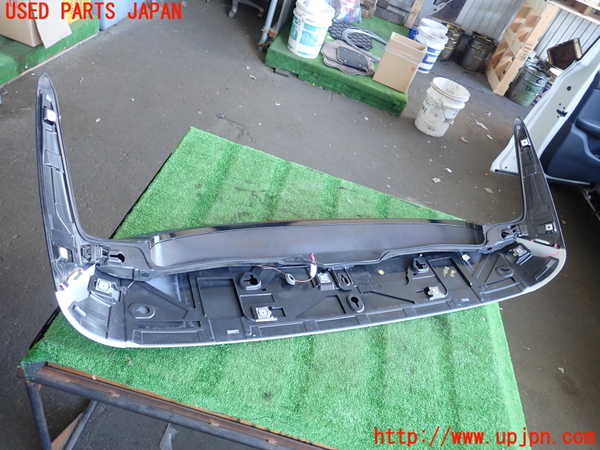 2UPJ-96031520]BMW 218i アクティブツアラー(2A15)(F45)リアスポイラー 中古_m0005.jpg