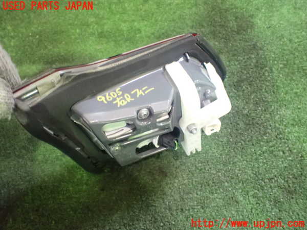 1UPJ-96051550]ベンツ C200 ステーションワゴン W205(205242)右リアフィニッシャー 中古_m0003.jpg
