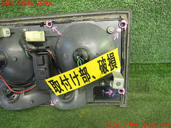 1UPJ-96351530]スカイライン 鉄仮面(DR30 R30系)右テールランプ 中古