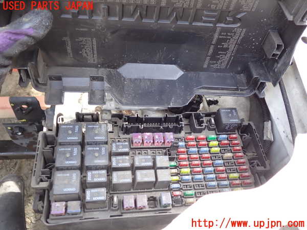 5UPJ-96396741]ハマーH3(不明)ヒューズボックス1 中古_m0002.jpg
