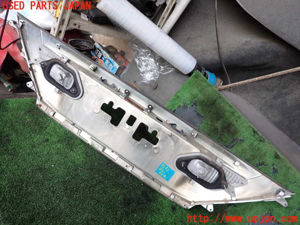 1UPJ-96431559]ヴェルファイア(GGH25W)リアフィニッシャー 中古_m0003.jpg