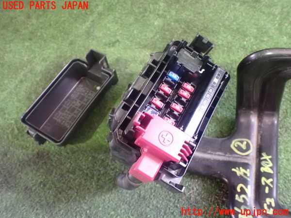 ビューネ2本 5UPJ-96526742]セレナ e-POWER(HFC27)ヒューズボックス2 中古 の
