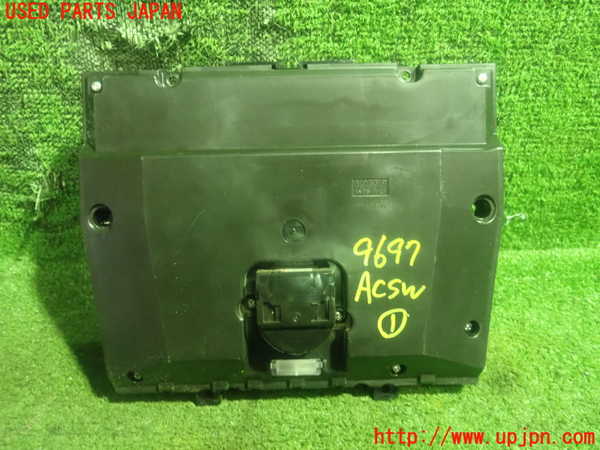 5UPJ-96976066]ボルボ・V70(BB420W)エアコンスイッチ1 中古 の商品画像