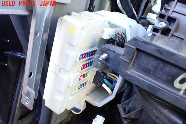 5UPJ-97346742]NV350 キャラバン バン(VW2E26)ヒューズボックス2 (室内 助手席側) 中古_m0001.jpg
