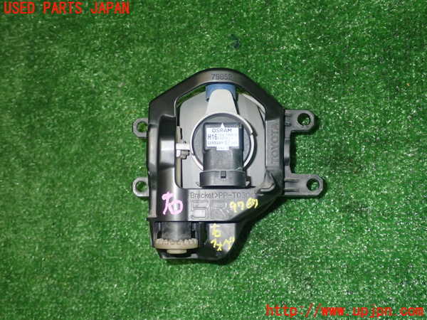 1UPJ-97671180]レクサス・IS300h(AVE30)右フォグ 中古_m0002.jpg