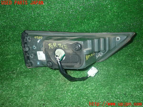 1UPJ-97671550]レクサス・IS300h(AVE30)右リアフィニッシャー 中古_m0002.jpg