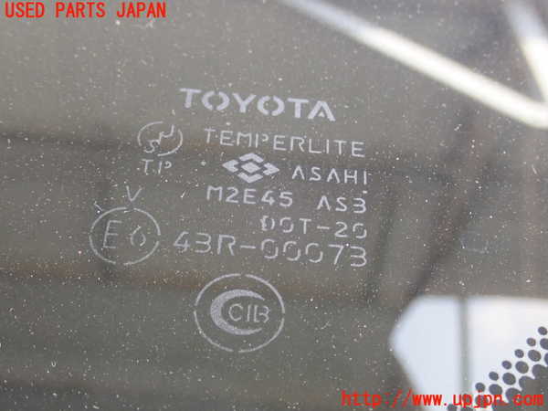 2UPJ-97811382]ランクル100系(HDJ101K)左クォーターガラス 中古