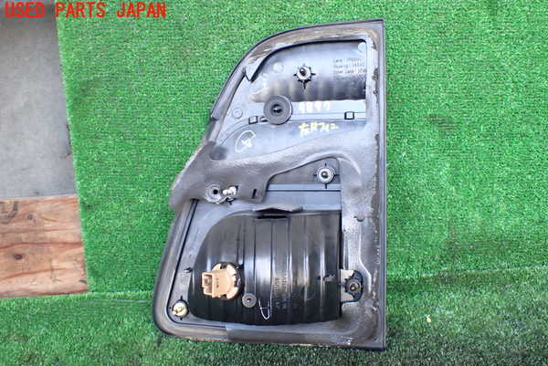 1UPJ-98971552]ランクル100系(UZJ100W)左リアフィニッシャー 中古_m0003.jpg