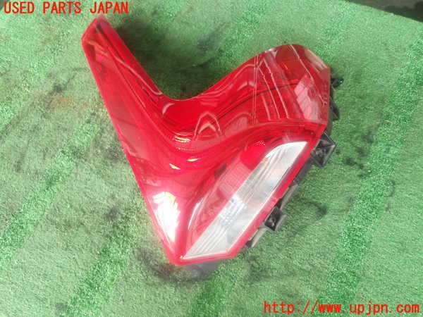 ボルボＶ４０（ＭＢ系）右テールランプ　美品　ボルボ専門店より