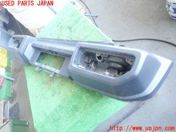 2UPJ-99211610]ジムニー シエラ(JB74W)リアバンパー 中古_m0002.jpg