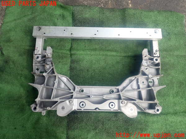 2UPJ-99525285]スカイライン(YV37) V37系 フロントメンバー 中古